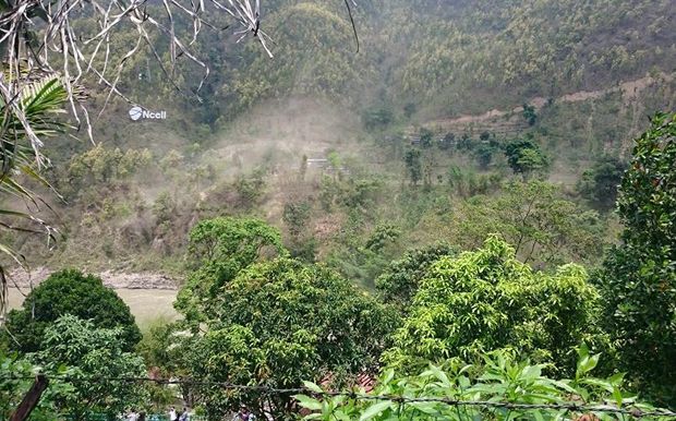Quang cảnh sau động đất do nữ sinh FPT chụp lại ngay khi xuống xe