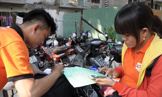 Trước khai trương 3 ngày, phòng kinh doanh đã ra quân bán hàng theo hình thức Door to door và lưu động tại chợ Củ Chi