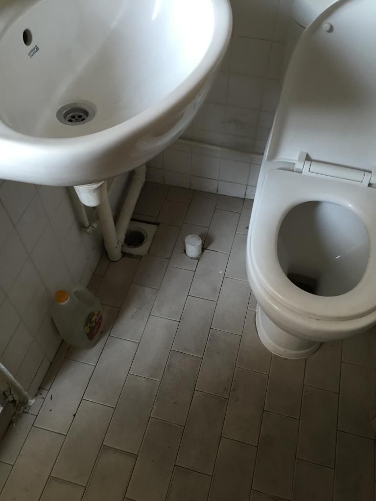 Toilet3-2_zps7f6f2daf.jpg
