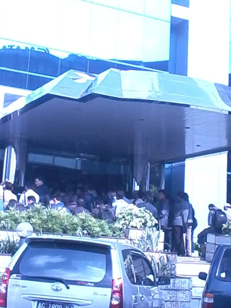 Antrian mendaftar kursus Bahasa Arab mengular